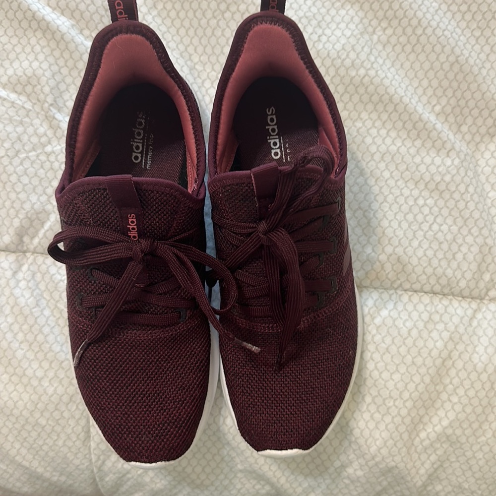 Sneaker. - Picture 2 of 3